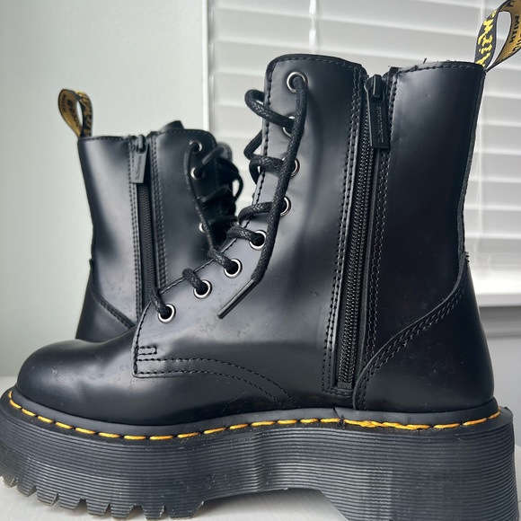 Women’s Dr Martens boots “docs” - Picture 2 of 5